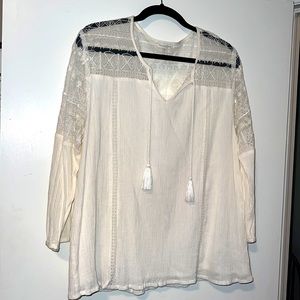 Garnett Hill ivory woman’s top with lace